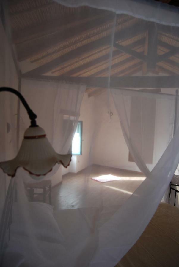 B&B Charme Sa Pardina Orroli Bilik gambar